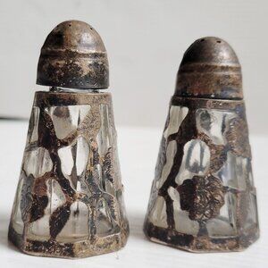 925 Sterling Silver Die-Cut Overlay Glass Salt & Pepper Shakers, vintage Mexico